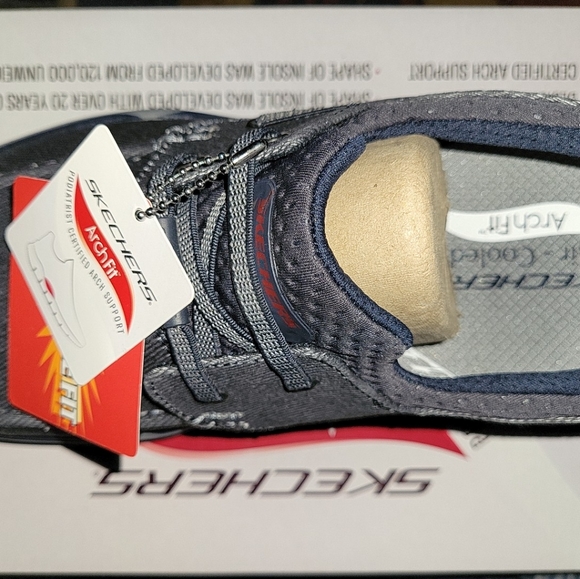 NWT Skechers Archfit Motley Oven Shoes - Picture 2 of 4